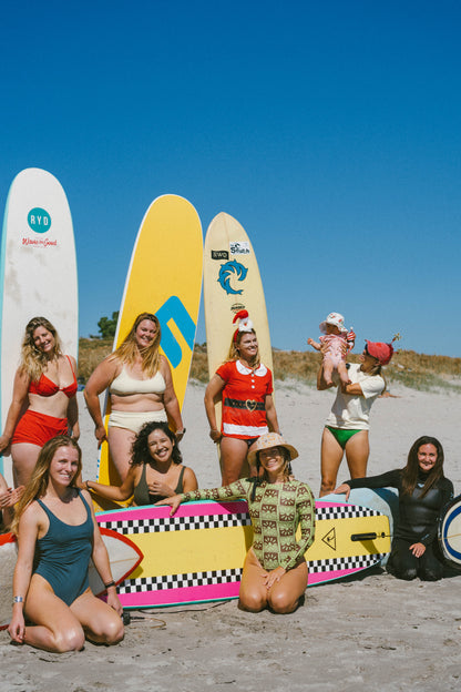 Wāhine Santa Group Surf!♥️🎄